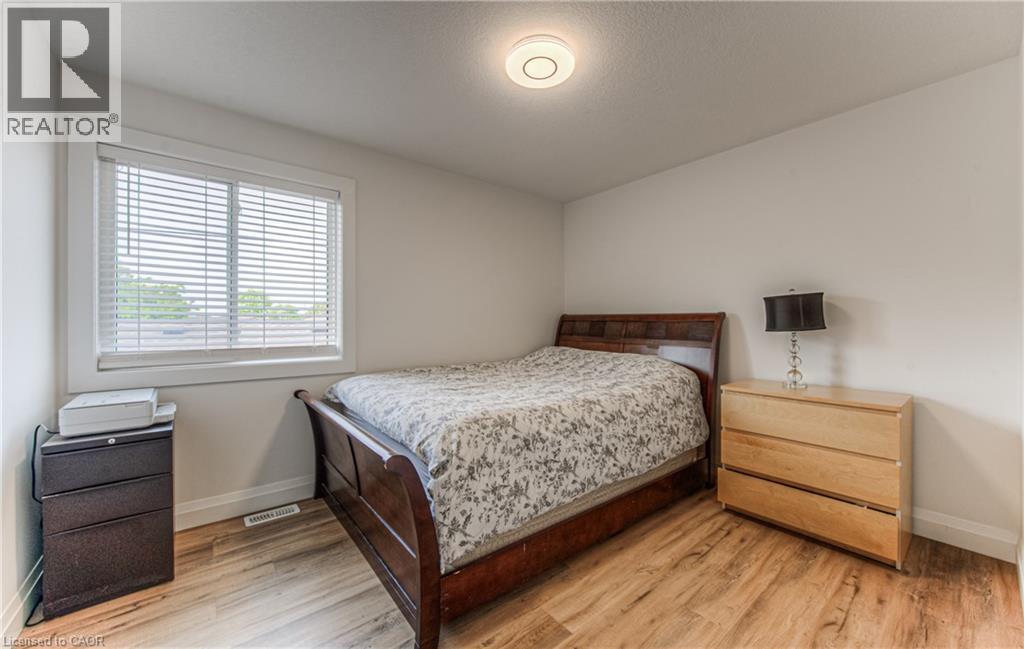 Photo 13 of 81 Fifth Avenue, Kitchener ON