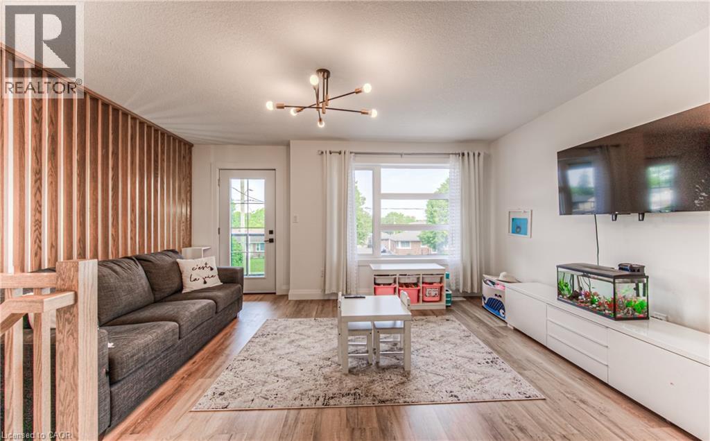 Photo 18 of 81 Fifth Avenue, Kitchener ON