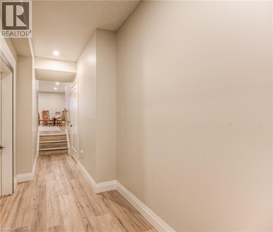 Photo 29 of 81 Fifth Avenue, Kitchener ON