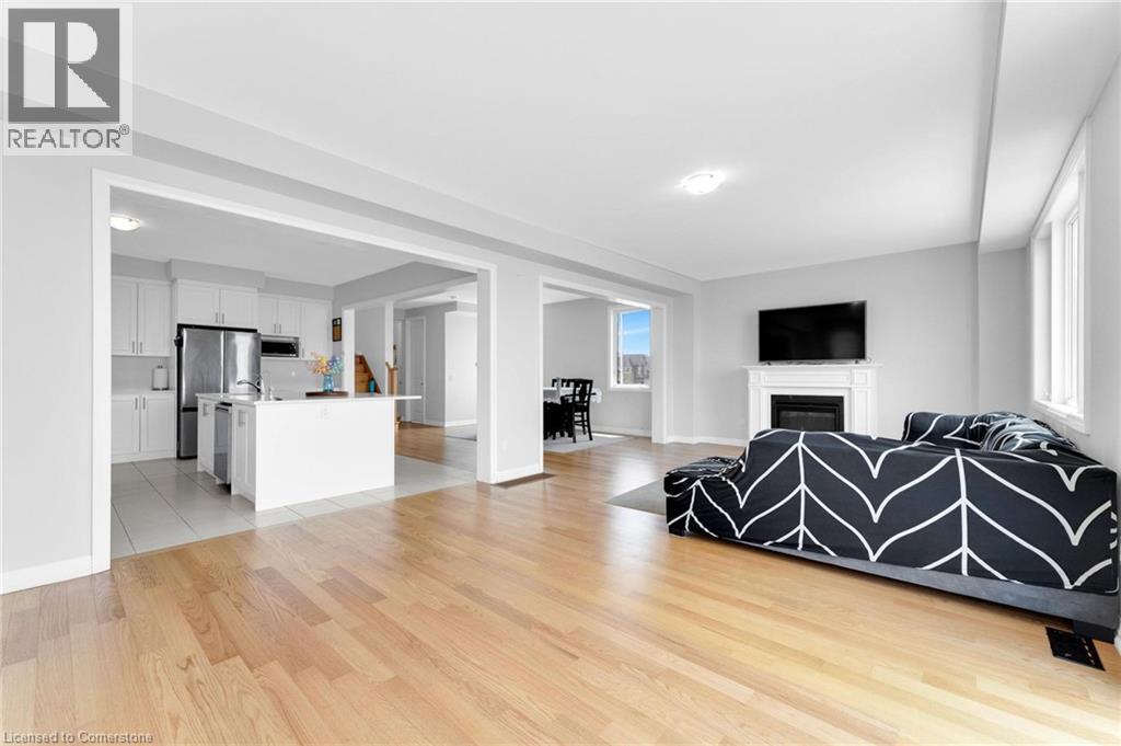Photo 10 of 815 Sobeski Avenue, Woodstock ON