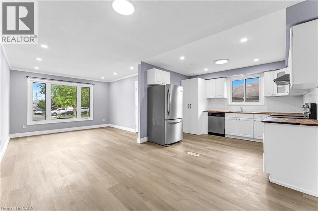 Photo 12 of 119 Nickolas Crescent, Cambridge ON
