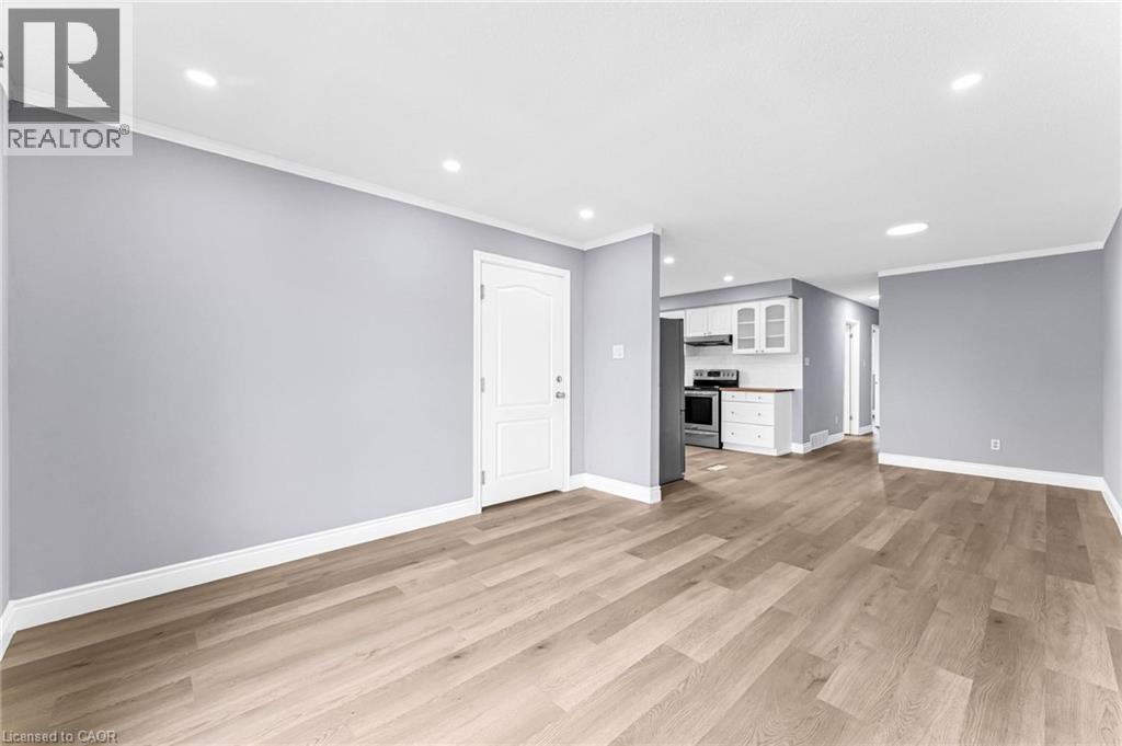 Photo 11 of 119 Nickolas Crescent, Cambridge ON
