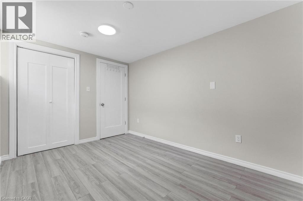Photo 33 of 119 Nickolas Crescent, Cambridge ON