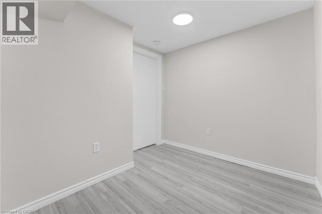 Photo 31 of 119 Nickolas Crescent, Cambridge ON