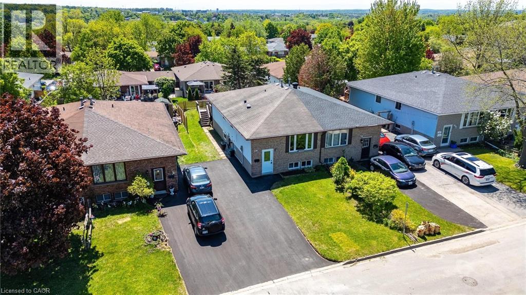 Photo 8 of 119 Nickolas Crescent, Cambridge ON