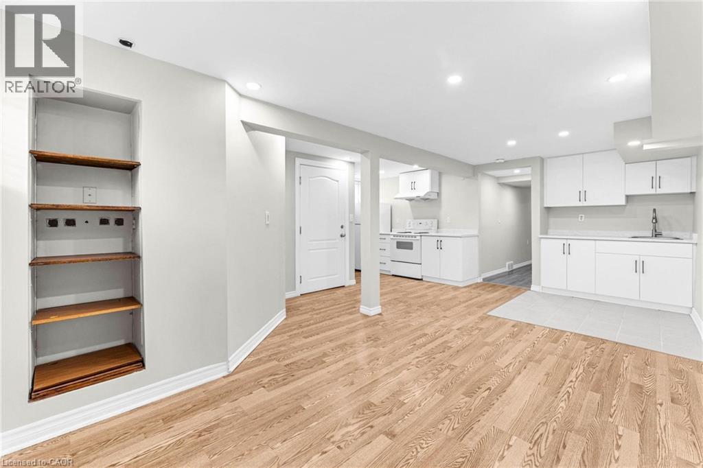 Photo 26 of 119 Nickolas Crescent, Cambridge ON