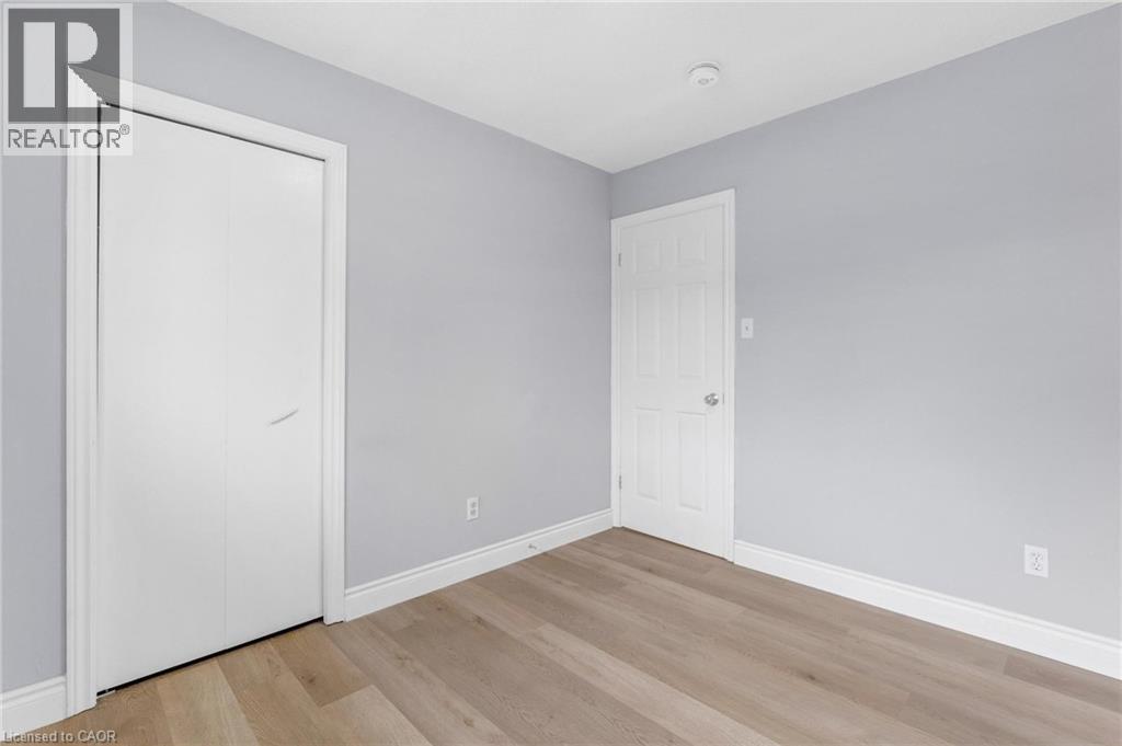 Photo 16 of 119 Nickolas Crescent, Cambridge ON