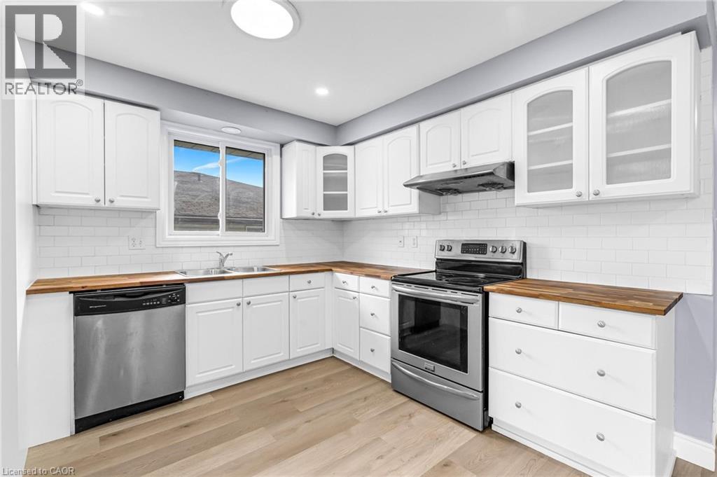Photo 13 of 119 Nickolas Crescent, Cambridge ON