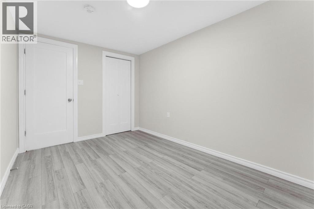 Photo 35 of 119 Nickolas Crescent, Cambridge ON