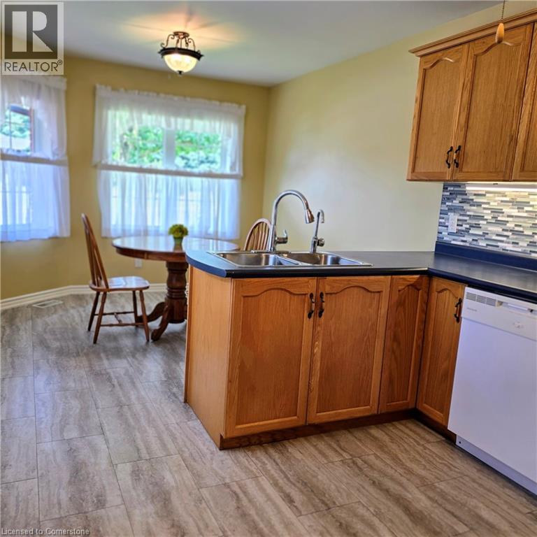 Photo 11 of 10 Isherwood Avenue Unit 5, Cambridge ON