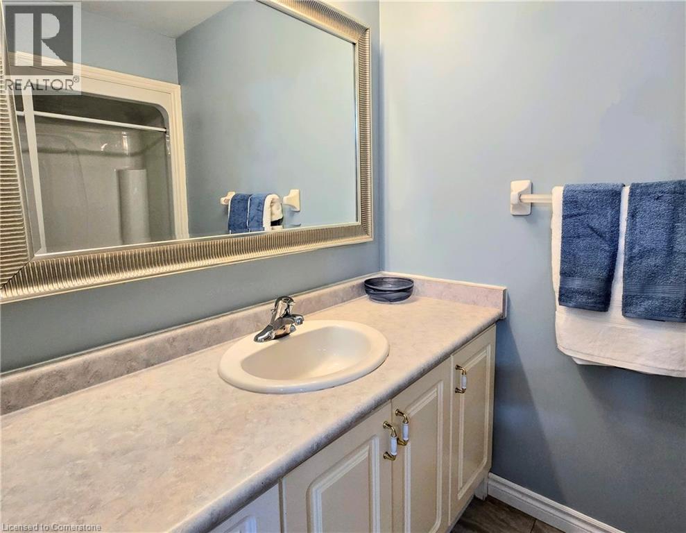 Photo 9 of 10 Isherwood Avenue Unit 5, Cambridge ON