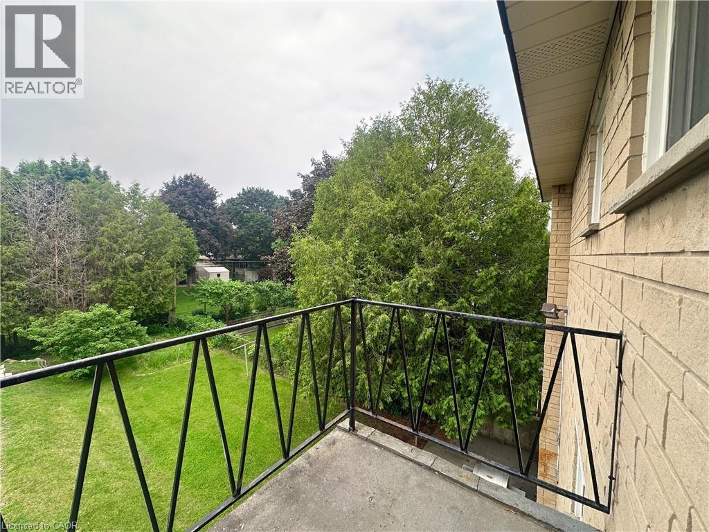 Photo 6 of 24 Cait Avenue Unit 2, Kitchener ON