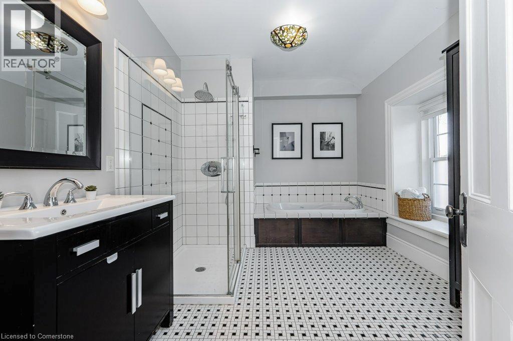 Photo 34 of 15 Liverpool Street, Guelph ON
