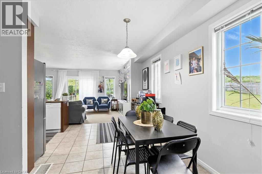 Photo 33 of 260 Countrystone Crescent, Kitchener ON