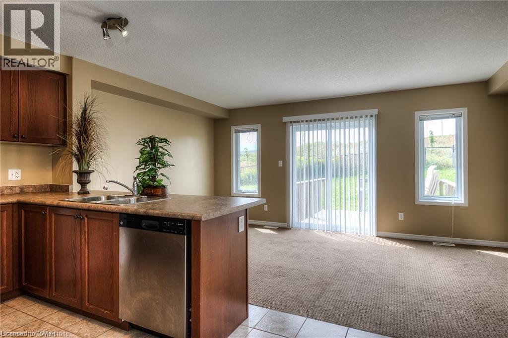 Photo 18 of 260 Countrystone Crescent, Kitchener ON