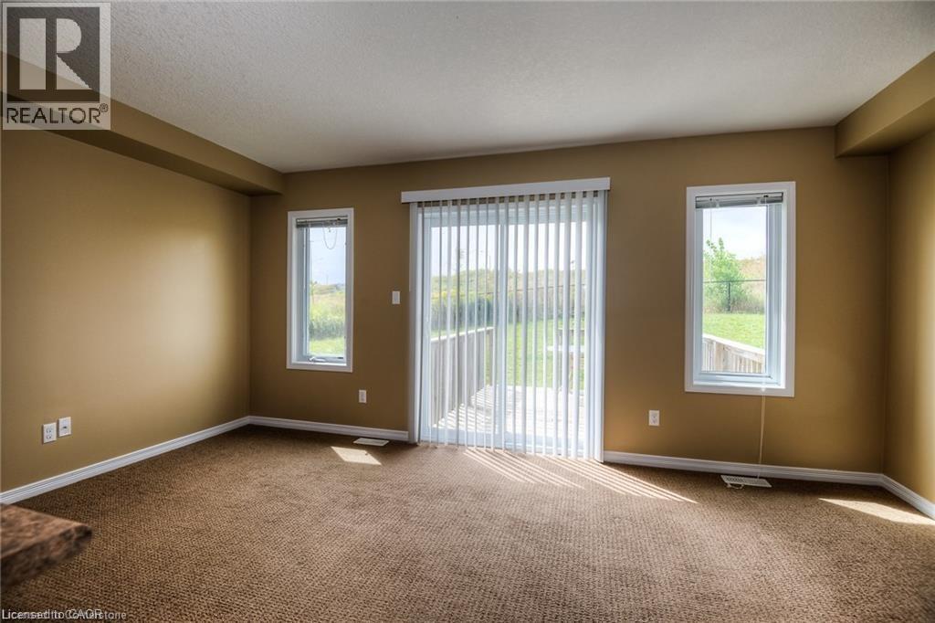 Photo 4 of 260 Countrystone Crescent, Kitchener ON