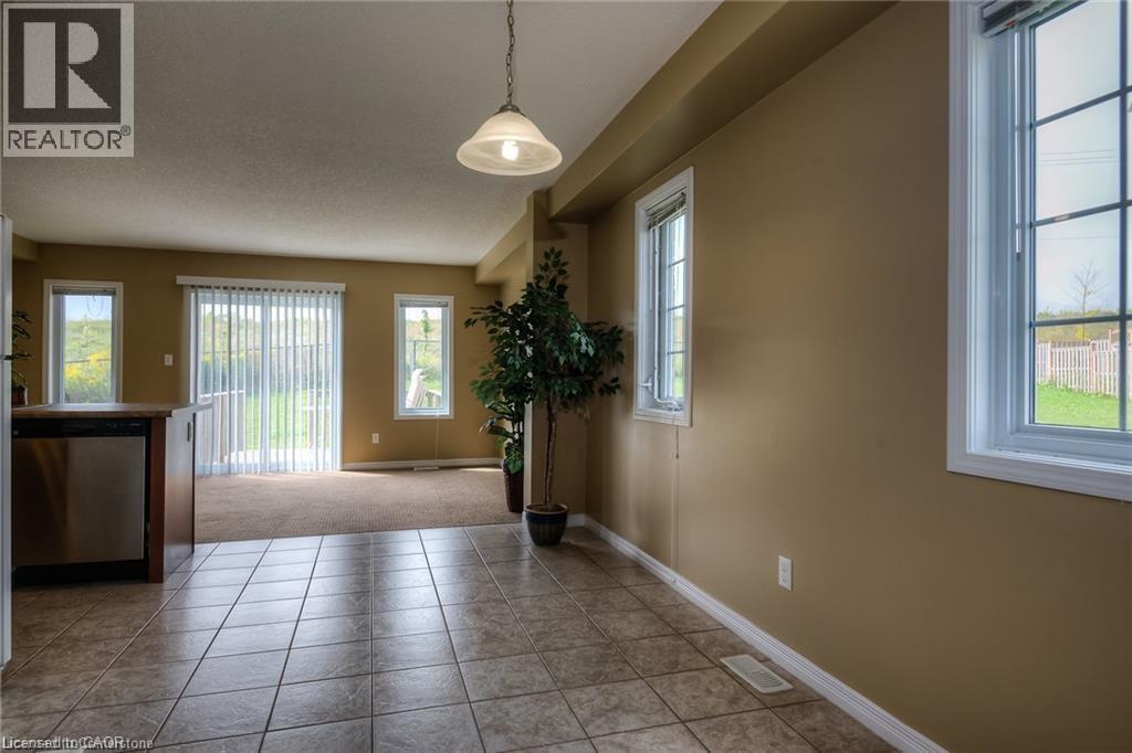 Photo 16 of 260 Countrystone Crescent, Kitchener ON
