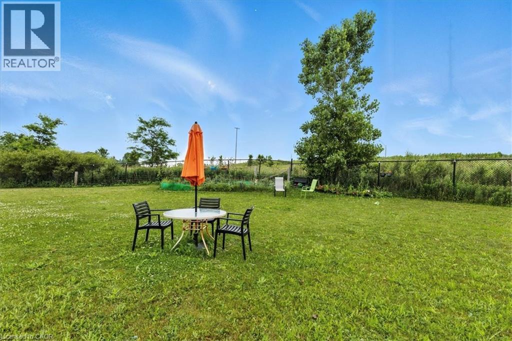 Photo 7 of 260 Countrystone Crescent, Kitchener ON