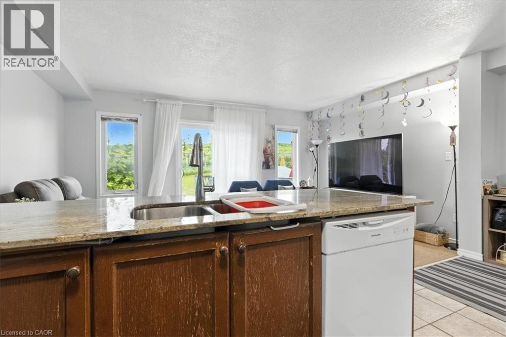 Photo 26 of 260 Countrystone Crescent, Kitchener ON