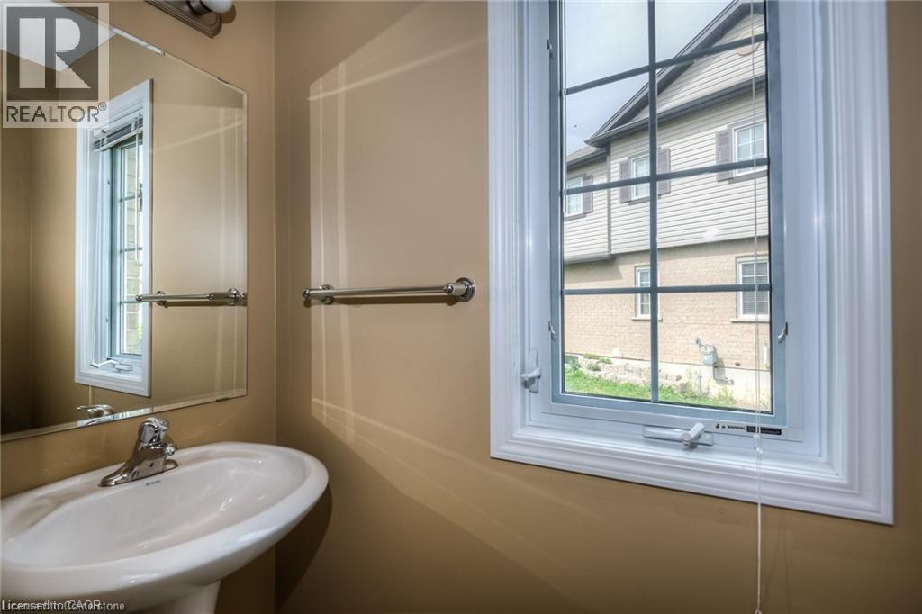 Photo 11 of 260 Countrystone Crescent, Kitchener ON