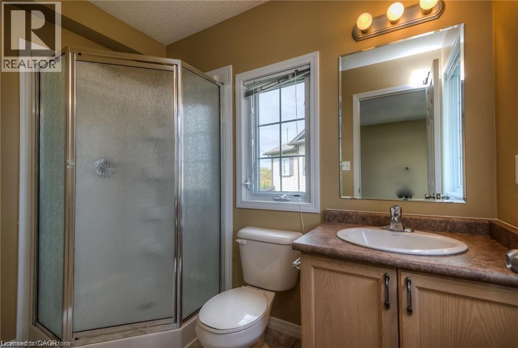 Photo 12 of 260 Countrystone Crescent, Kitchener ON