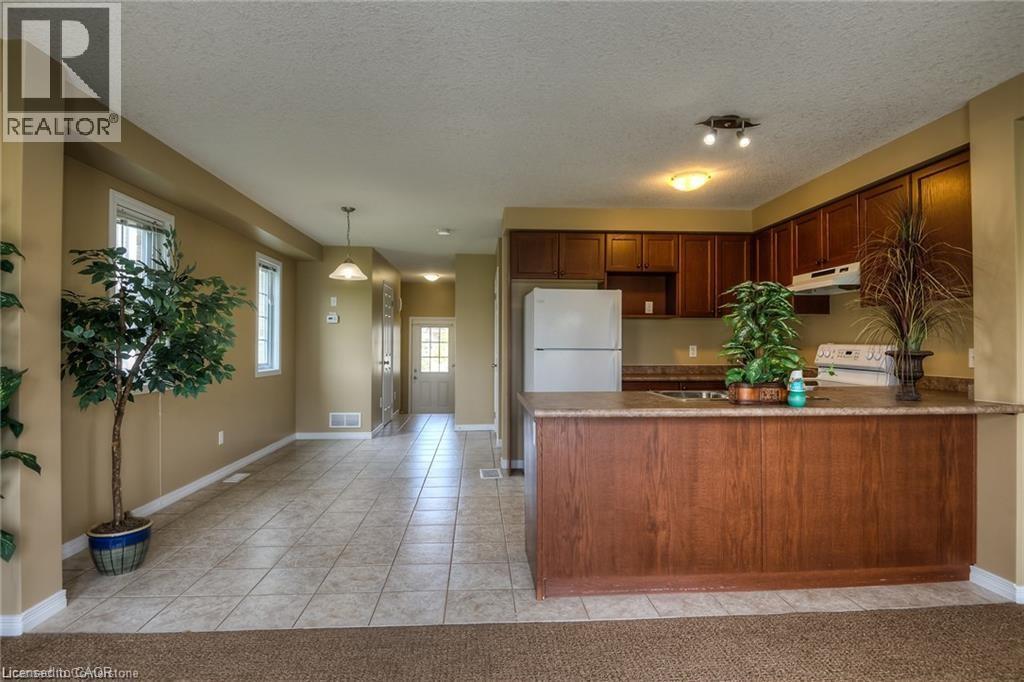 Photo 10 of 260 Countrystone Crescent, Kitchener ON