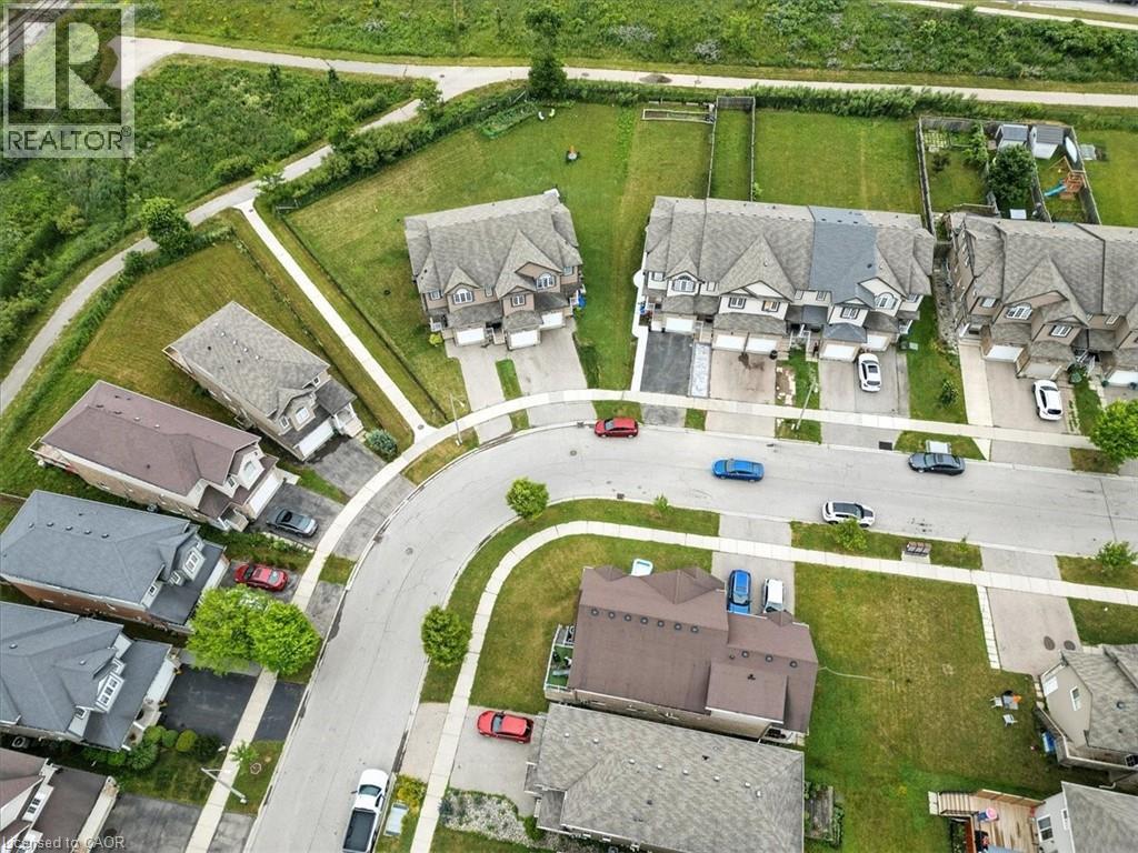 Photo 15 of 260 Countrystone Crescent, Kitchener ON