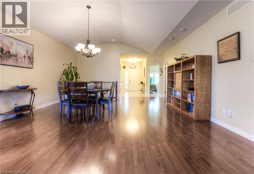 Photo 12 of 28 Amberdale Way, New Hamburg ON
