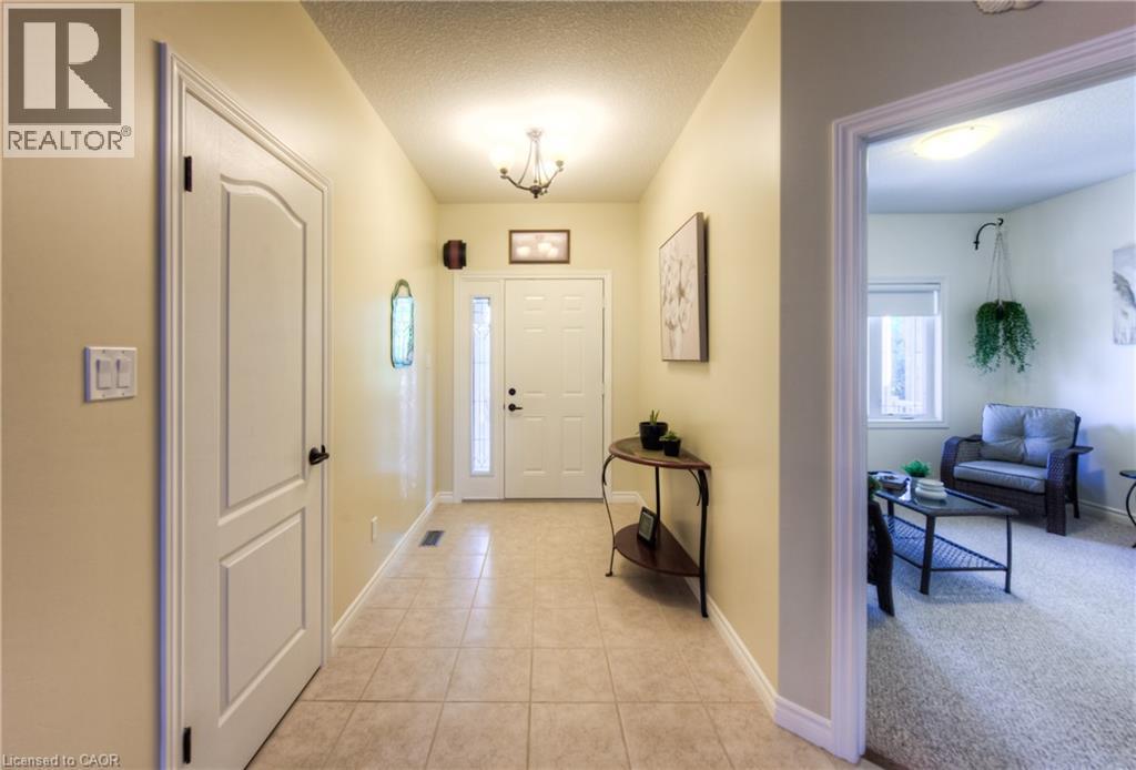 Photo 7 of 28 Amberdale Way, New Hamburg ON