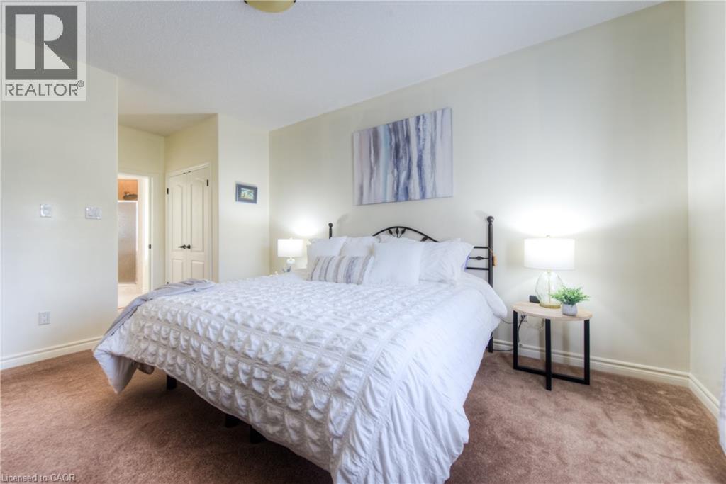 Photo 24 of 28 Amberdale Way, New Hamburg ON