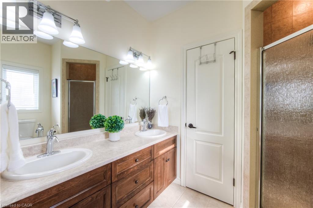 Photo 25 of 28 Amberdale Way, New Hamburg ON