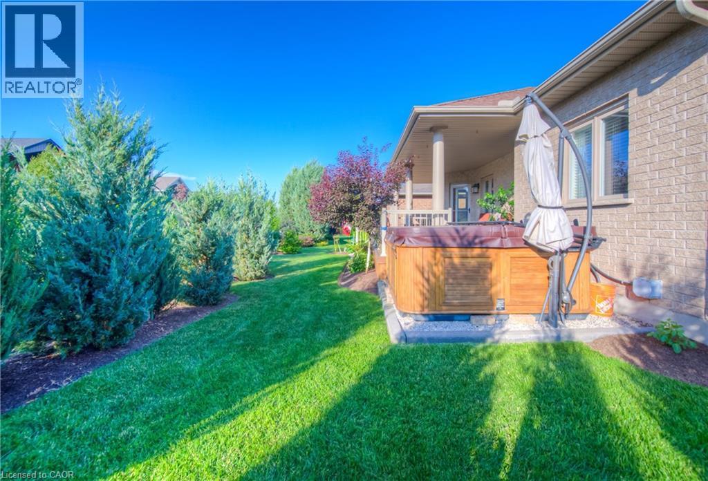 Photo 42 of 28 Amberdale Way, New Hamburg ON