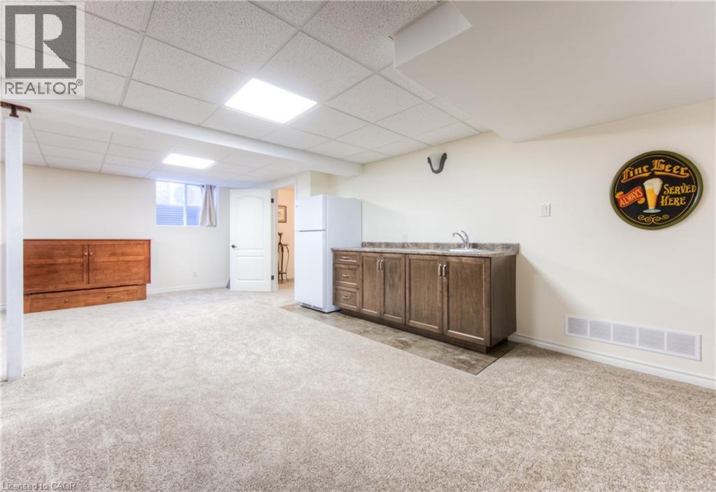 Photo 32 of 28 Amberdale Way, New Hamburg ON