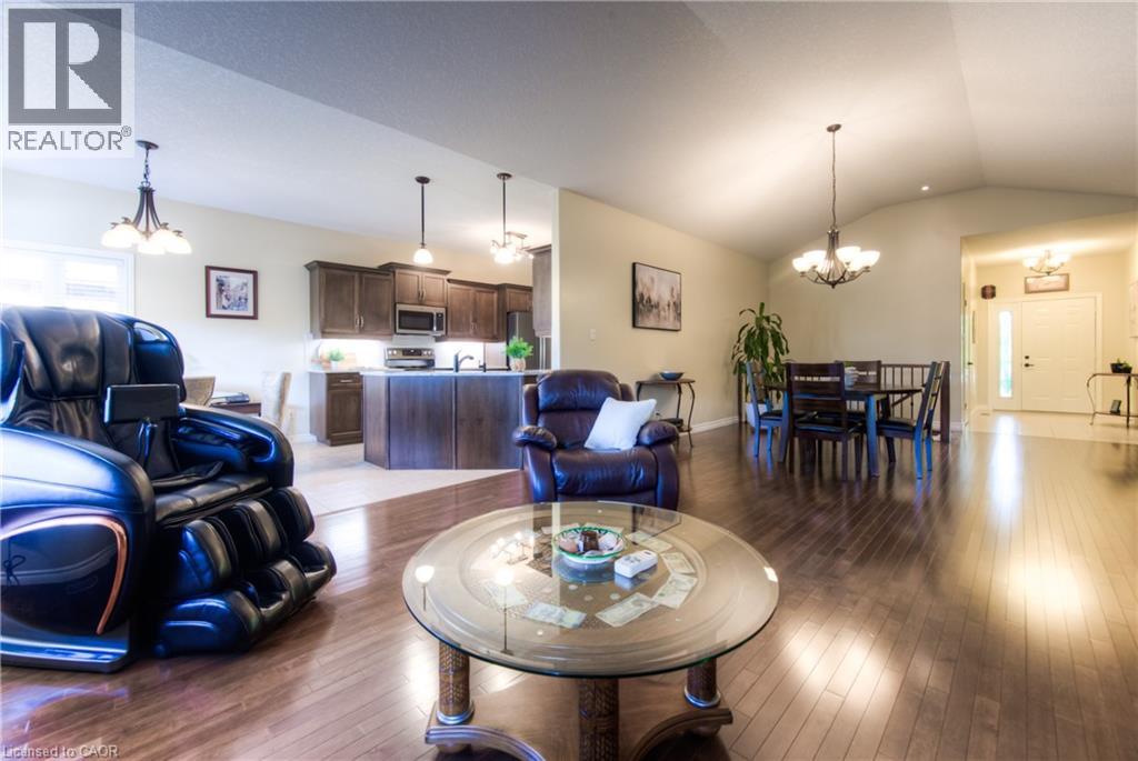 Photo 13 of 28 Amberdale Way, New Hamburg ON