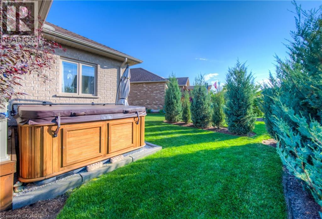 Photo 41 of 28 Amberdale Way, New Hamburg ON
