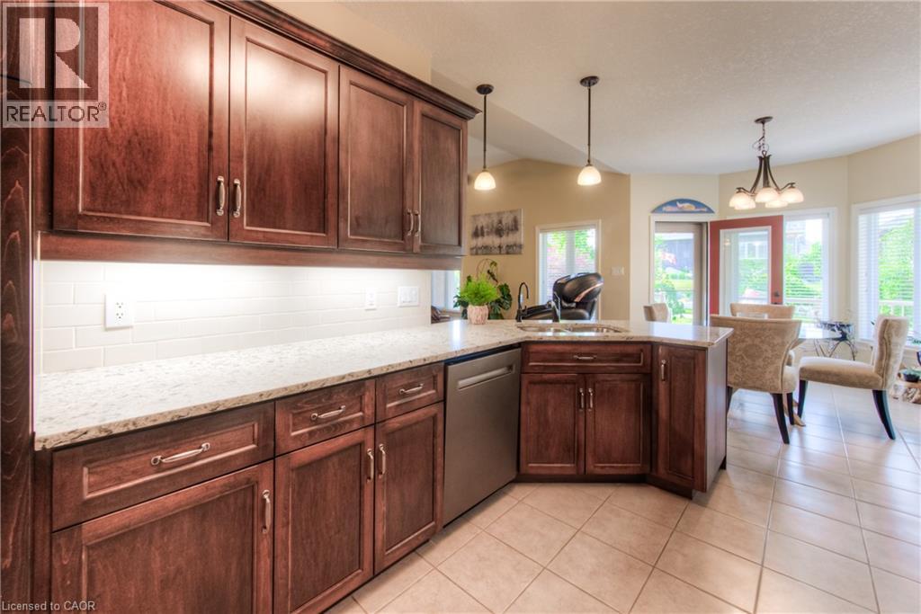 Photo 18 of 28 Amberdale Way, New Hamburg ON
