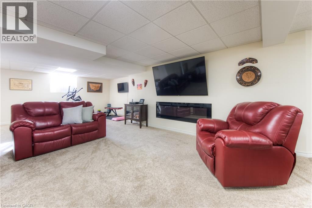 Photo 30 of 28 Amberdale Way, New Hamburg ON