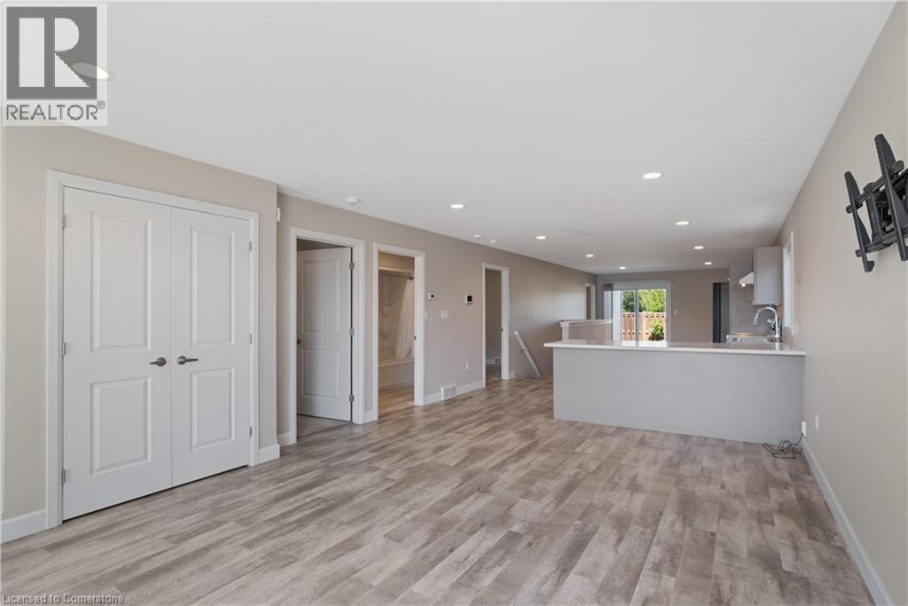 Photo 16 of 98 Moonstone Crescent, Chatham ON