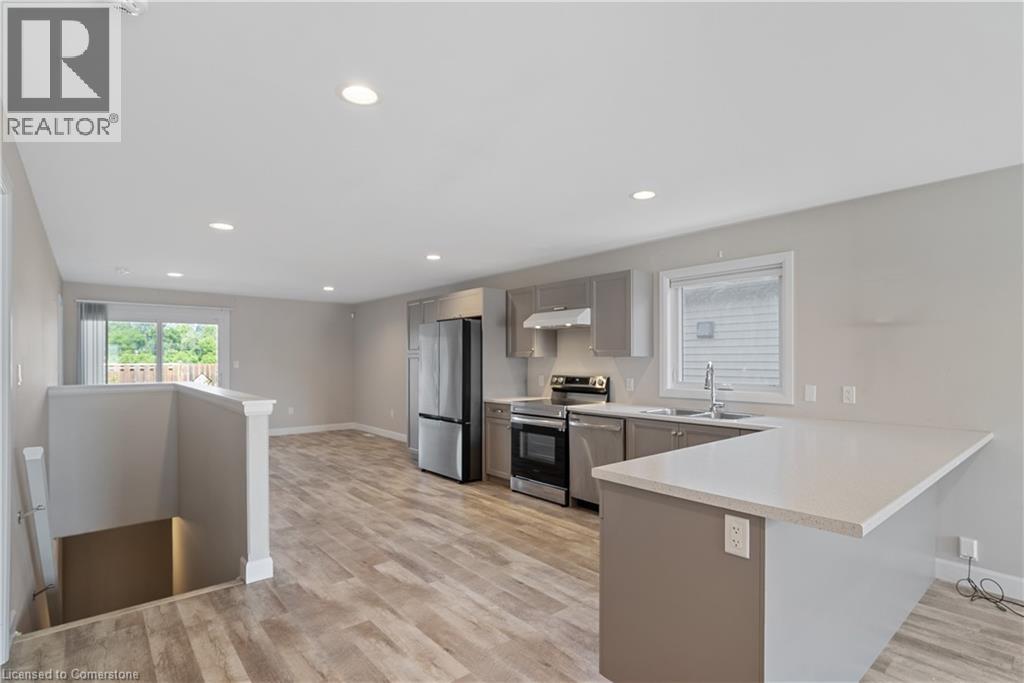 Photo 35 of 98 Moonstone Crescent, Chatham ON