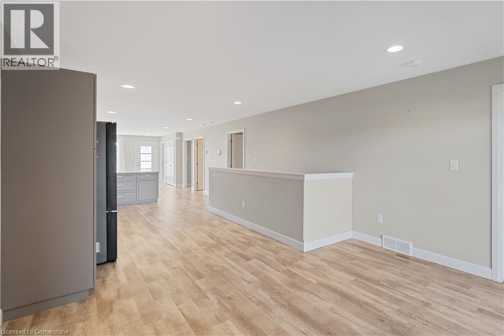 Photo 2 of 98 Moonstone Crescent, Chatham ON