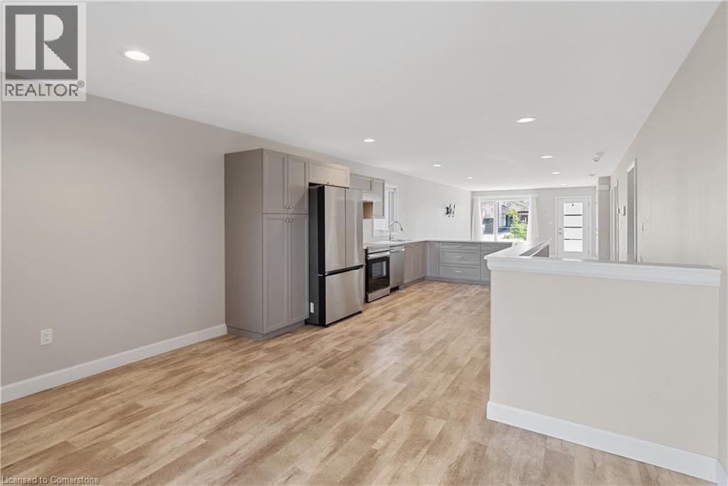 Photo 14 of 98 Moonstone Crescent, Chatham ON