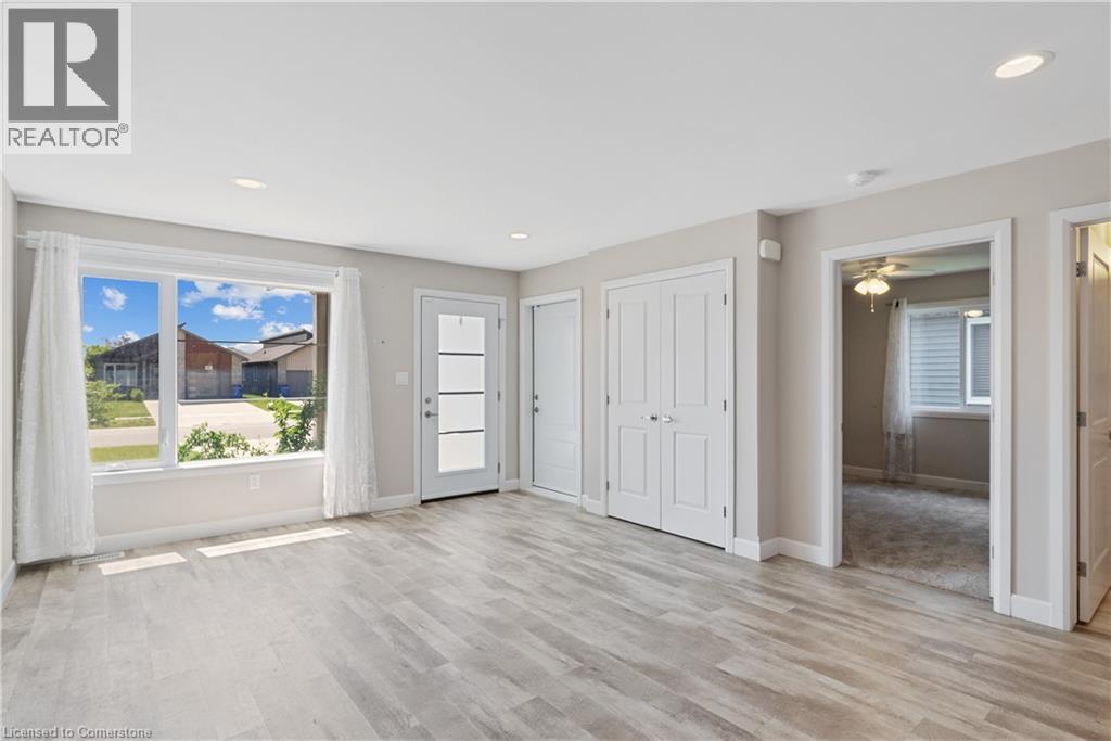 Photo 37 of 98 Moonstone Crescent, Chatham ON