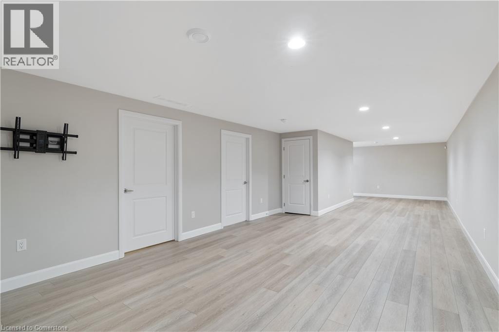 Photo 38 of 98 Moonstone Crescent, Chatham ON