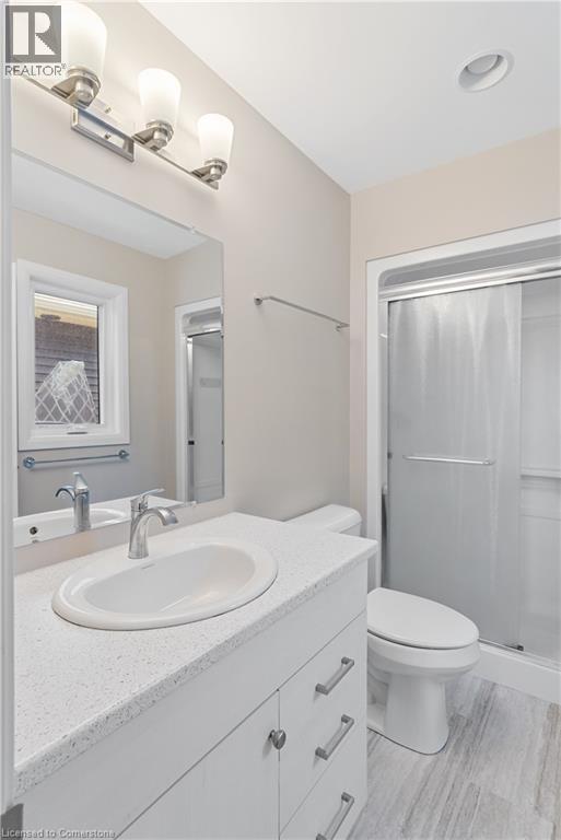 Photo 28 of 98 Moonstone Crescent, Chatham ON