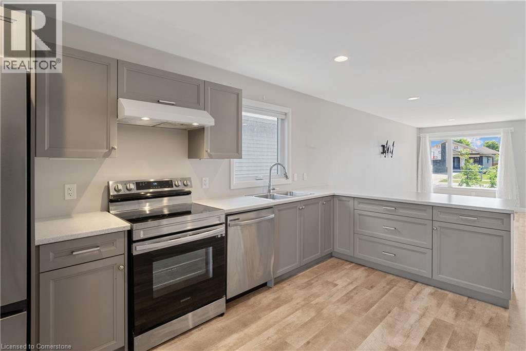 Photo 11 of 98 Moonstone Crescent, Chatham ON