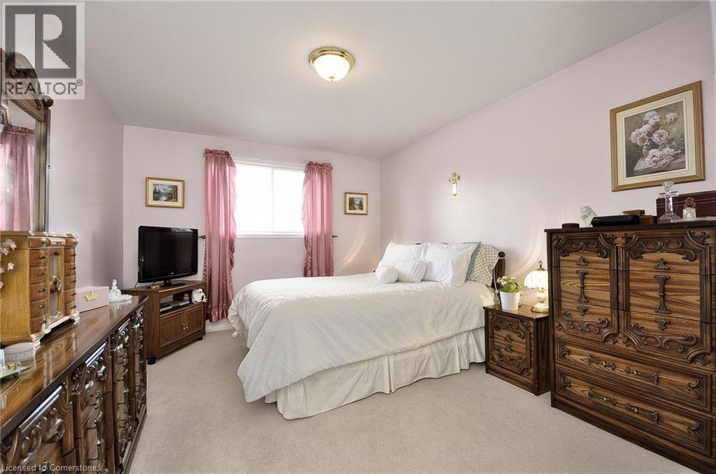 Photo 6 of 80 Hawkins Drive, Cambridge ON