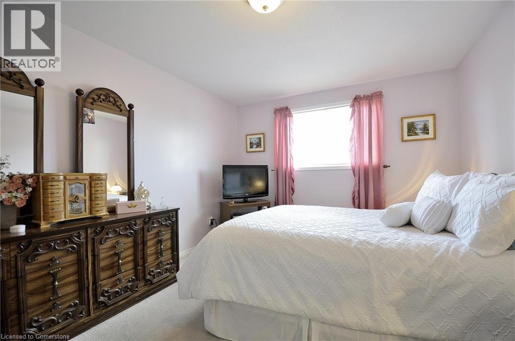 Photo 40 of 80 Hawkins Drive, Cambridge ON