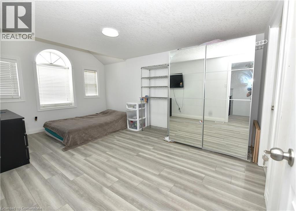 Photo 18 of 260 Bridlewreath Street, Kitchener ON