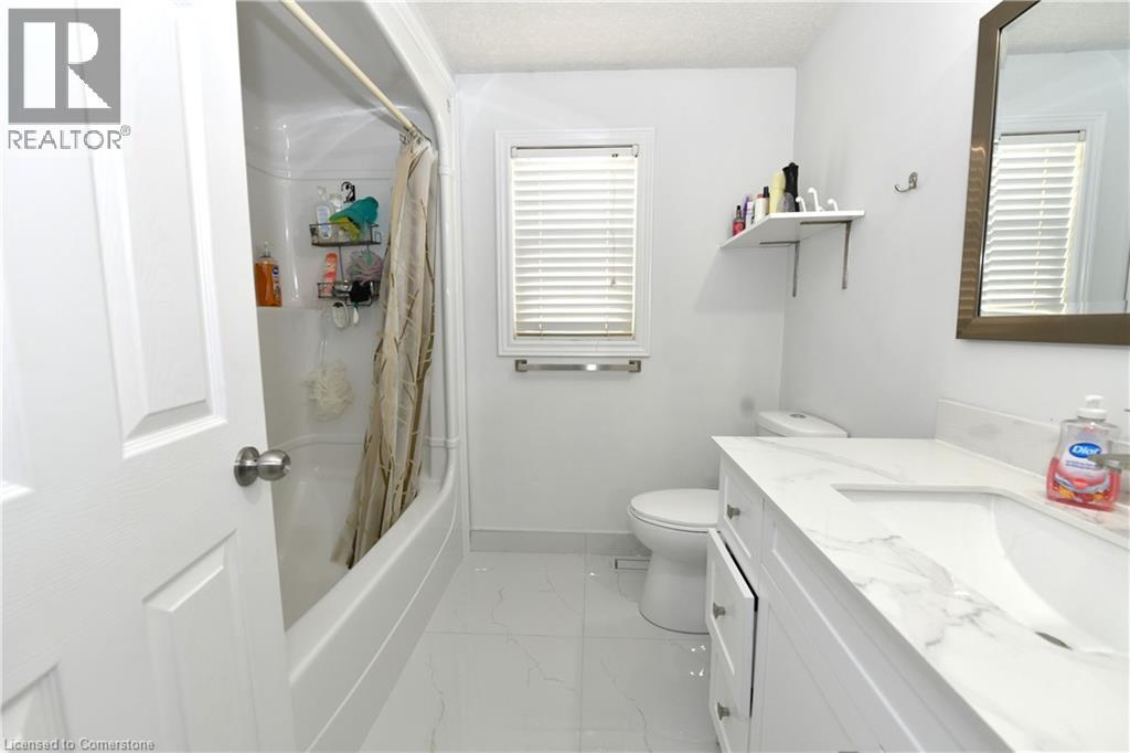 Photo 8 of 260 Bridlewreath Street, Kitchener ON