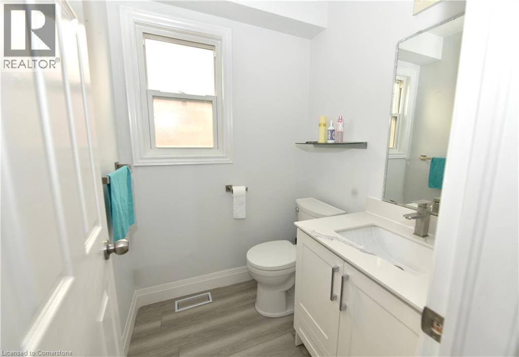 Photo 12 of 260 Bridlewreath Street, Kitchener ON